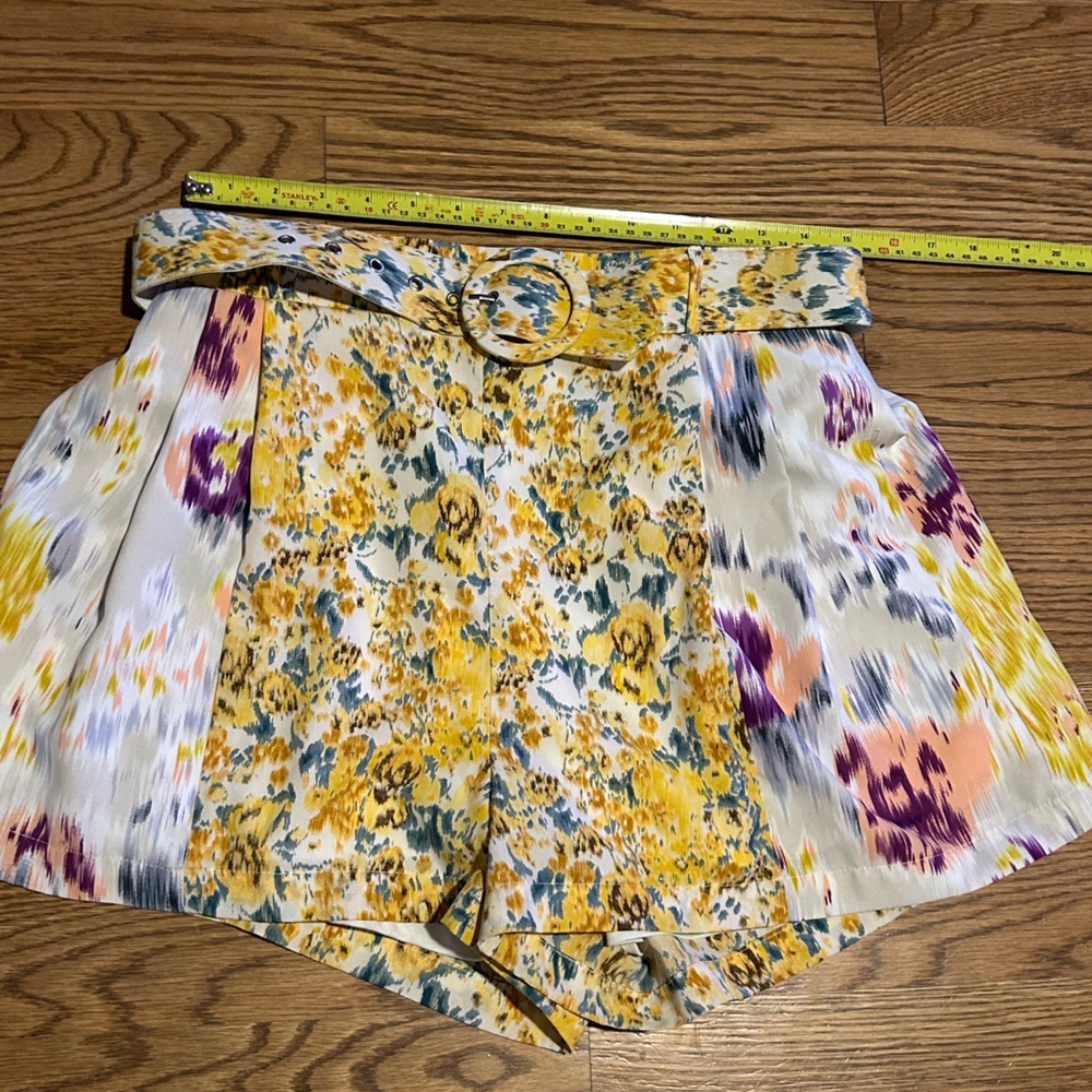 Entro Floral Women’s Shorts Similar to Zimmermann Style Shorts - Picture 8 of 15